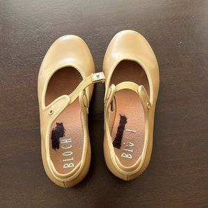 Little girls tan Bloch brand buckle closure tap shoes size 13W